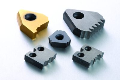 «تصویری از ابزارهای شکل‌دهنده و فرم‌دهنده در تراشکاری برای ایجاد پروفیل‌ها و فرم‌های دقیق روی قطعات»